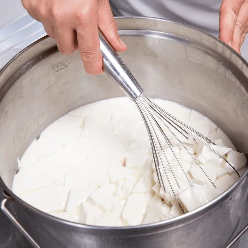 Fresh curd draining